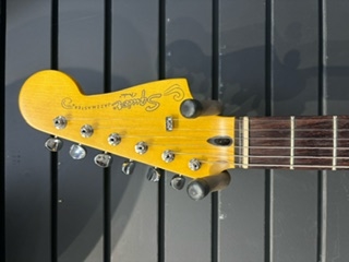 Gear Hunter | Squier - SQUIER DELUXE JAZZMASTER